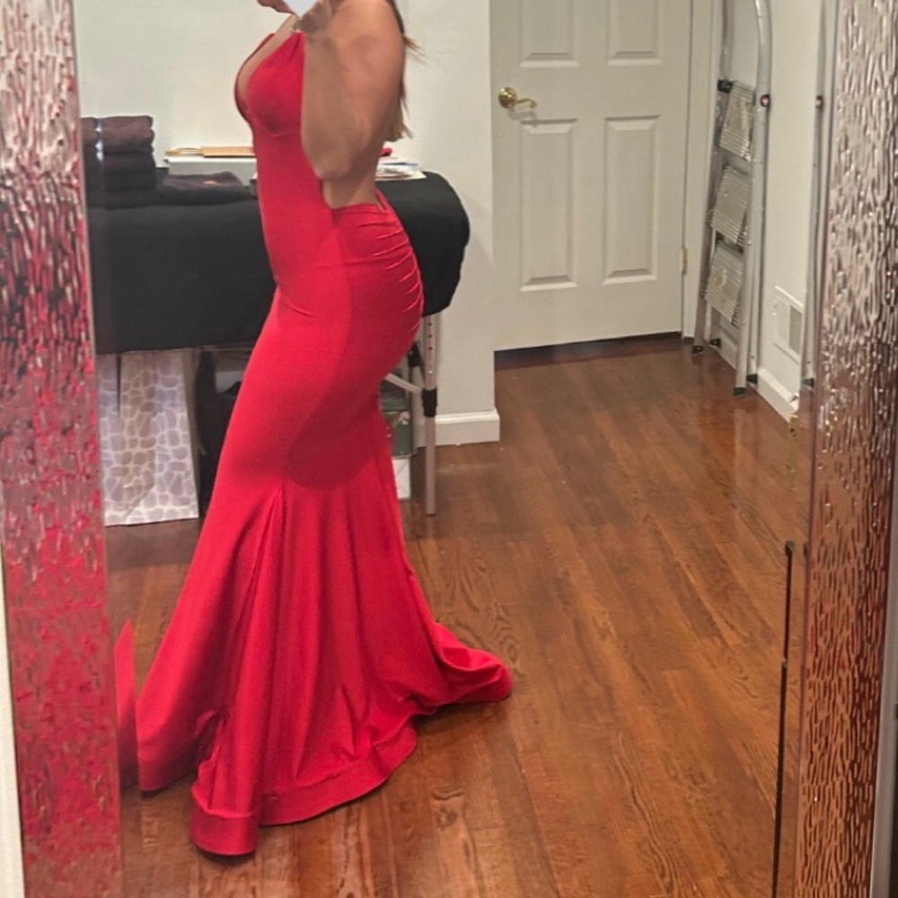 Chic Red Backless Evening Dress - image 1